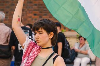 Głośny protest na Rynku we Wrocławiu przeciwko działaniom Izraela.„To nasz moralny obowiązek”