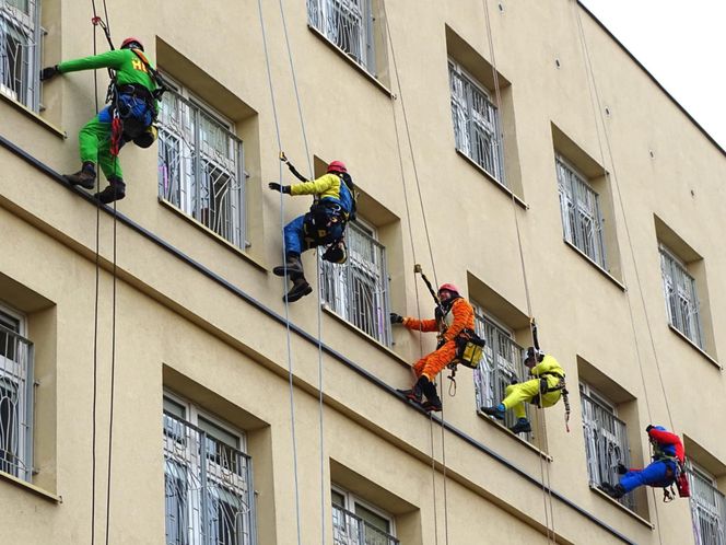 Superbohaterowie odwiedzili małych pacjentów szpitala w Koszalinie