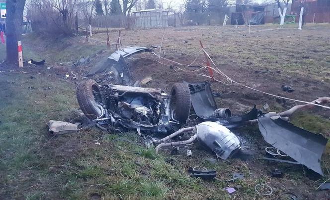 Mercedes rozerwany na strzępy! 32- i 33-latek zginęli w makabrze pod Iławą [ZDJĘCIA]