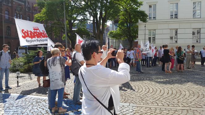 Protest budżetówki z Solidarności w Bydgoszczy [ZDJĘCIA]