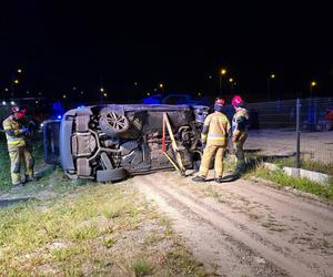 Kierujący samochodem Audi stracił panowanie nad pojazdem i zjechał z drogi na pobocze 