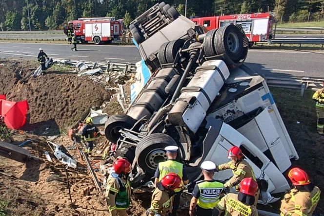 Tragiczny wypadek na S7 pod Olsztynkiem. Nie żyją trzy osoby