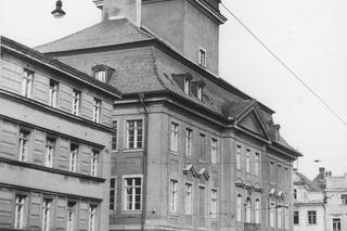 Tak wyglądała Jelenia Góra po wojnie. Zobacz migawki z życia miasta 