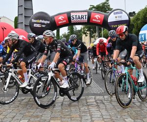Kolarskie święto opanowało Wrocław. Tour de Pologne wystartował mimo kapryśnej pogody