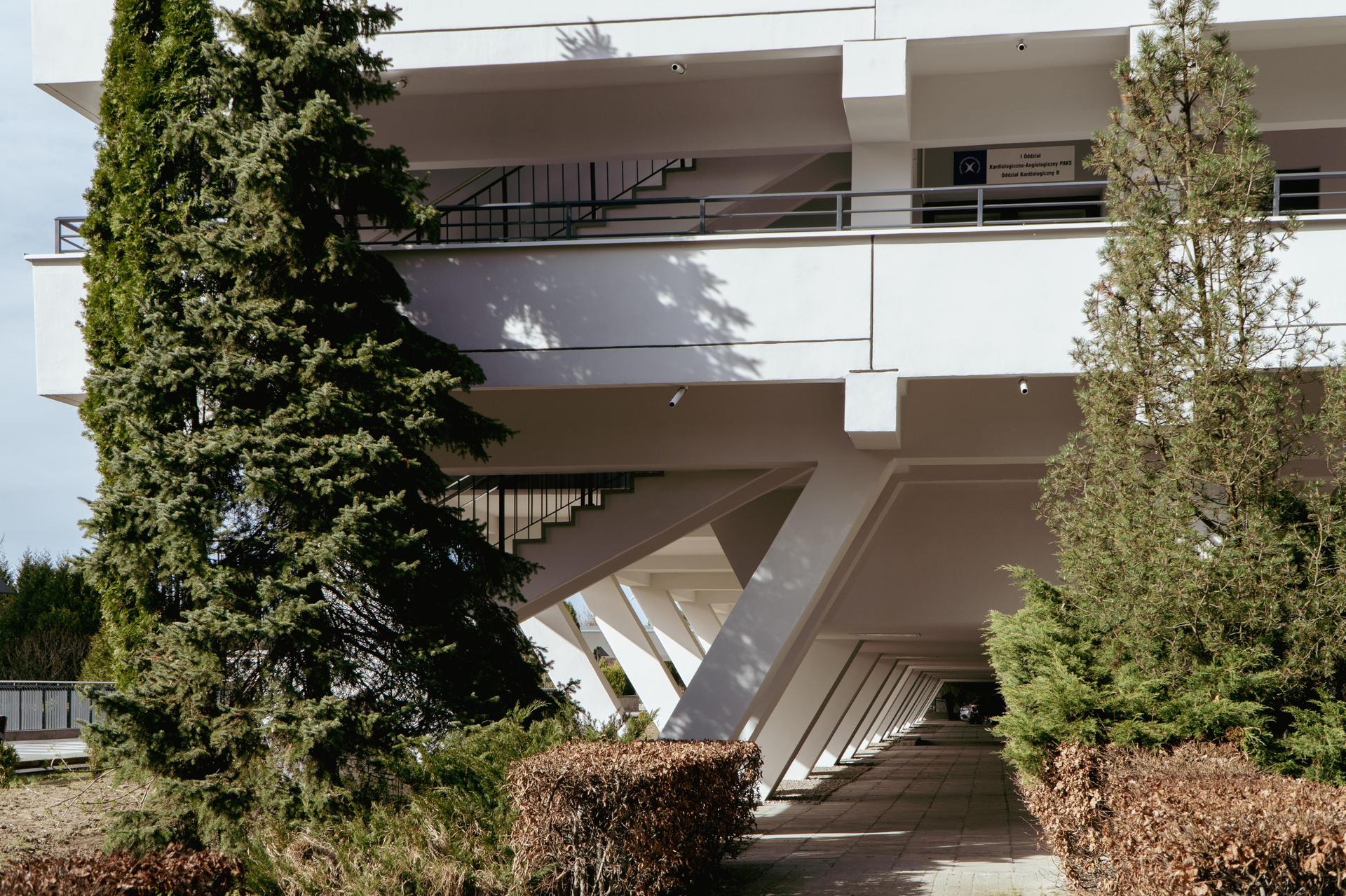 Sanatorium Równica w Ustroniu - zdjęcia. Modernistyczna bryła niczym okręt