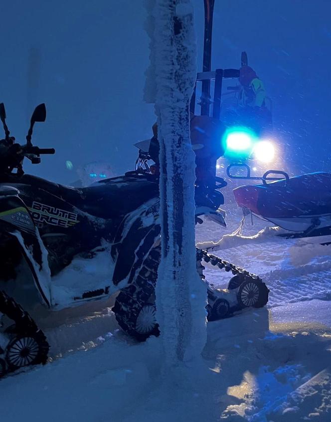 W Karkonoszach drugi stopień zagrożenia lawinowego. Goprowcy maja sporo pracy