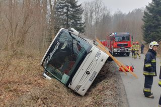 Wypadek autokaru na Podkarpaciu. Śmigłowiec wyruszył do akcji