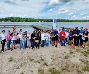 Płetwonurkowie oczyszczali plaże w Iławie. W wodzie masa śmieci