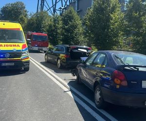 87-letni kierowca toyoty wjechał w audi. Dwie osoby trafiły do szpitala. Lądował śmigłowiec LPR