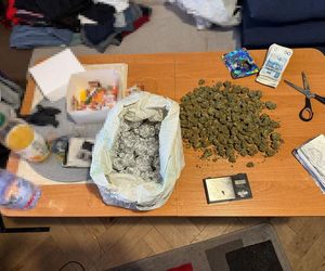 Narkotykowy biznes w sercu Warszawy. Nigeryjczyk i Polka wpadli z gigantyczną gotówką