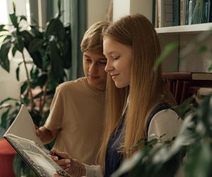 Zaskakujące Młodzieżowe Słowo Roku 2025? Oto 15 propozycji, które znalazły się w finale