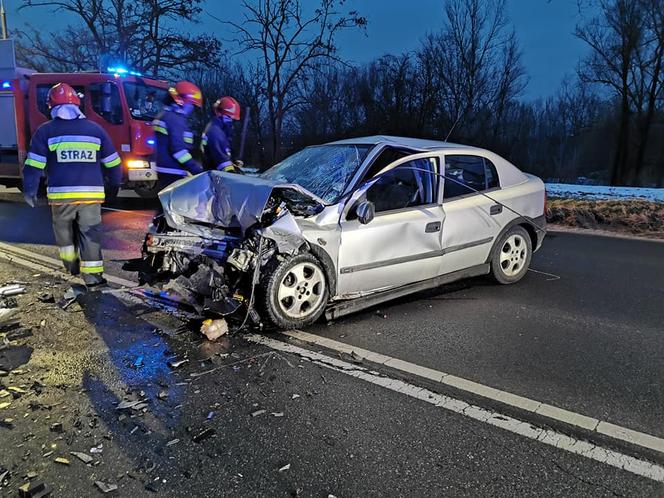 Ogromna kraksa na Fordońskiej w Bydgoszczy! Dwie osoby trafiły do szpitala [ZDJĘCIA]