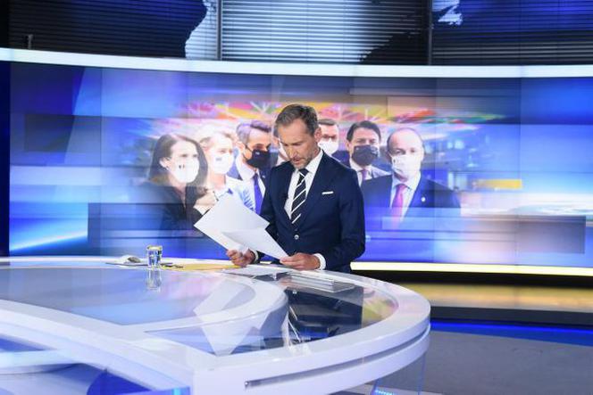 Piotr Kraśko prowadzi  "Fakty" TVN