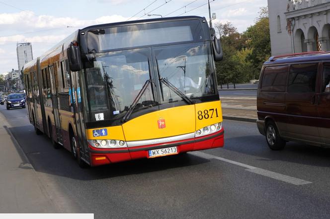 Noc Muzeów 2016 w Warszawie: Darmowa komunikacja miejska i zmiany w rozkładach