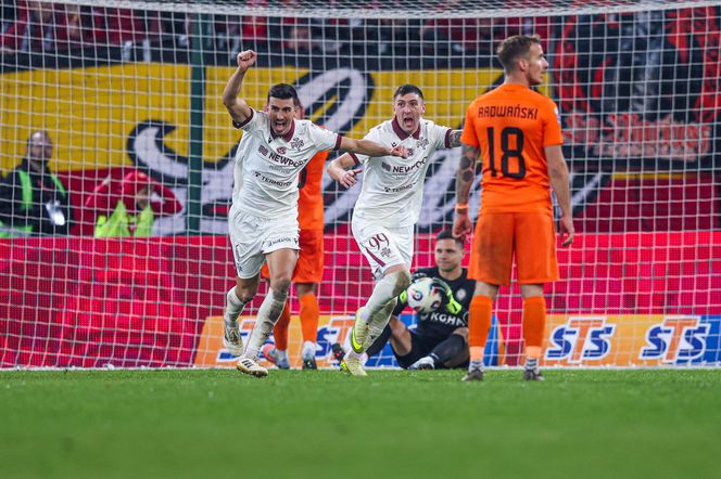 Ogromna wtopa bramkarza w Pucharze Polski. Ale klops! Okropne słowa kibiców [WIDEO]