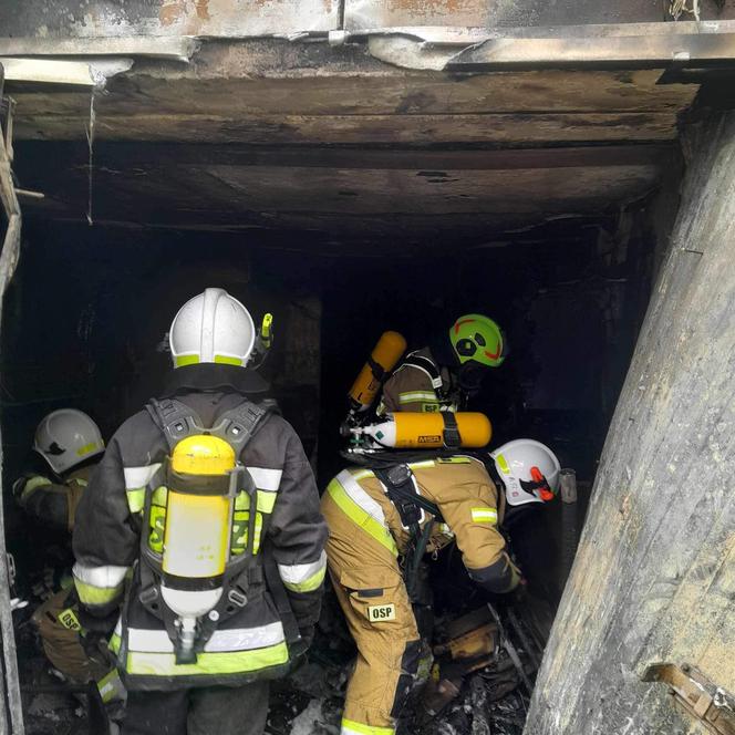 Duże straty po pożarze w Brennie. "Stracili wszystko w pożarze ukochanego domu nad jeziorem"