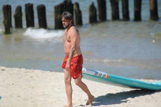 Olivier Janiak jak David Hasselhoff na plaży nad Bałtykiem