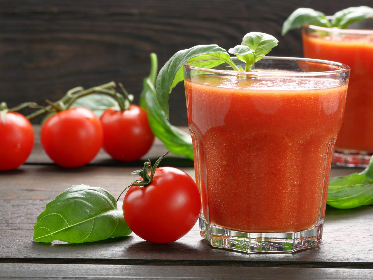 Koktajl pomidorowy z chili i bazylią
