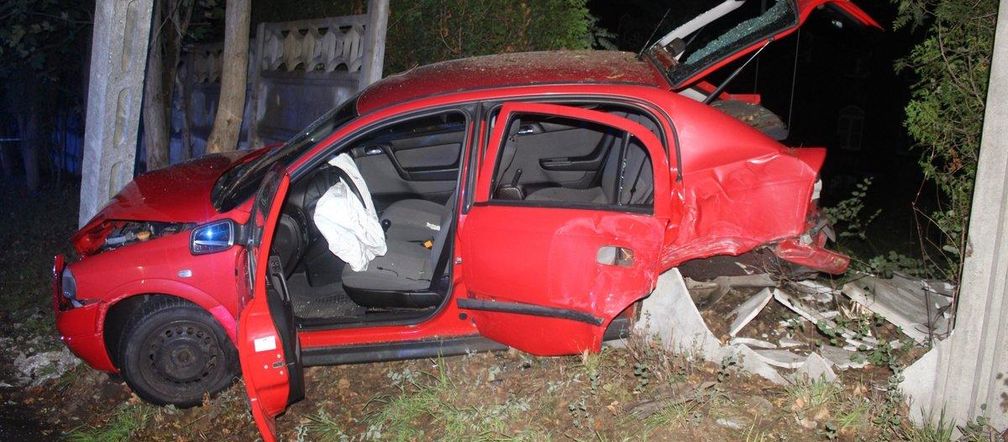 Pijany kierowca staranował ogrodzenie w Tarnowskich Górach