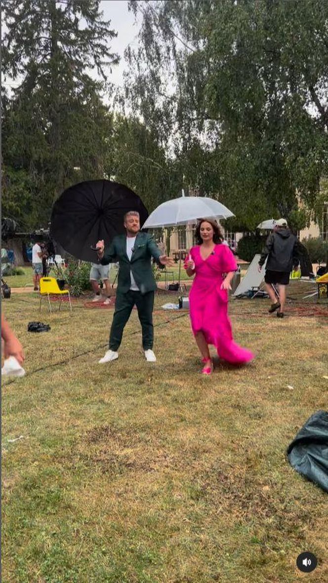 Ania Starmach tańczy w deszczu z Tomkiem Jakubiakiem