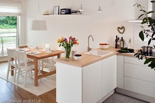 MAŁE MIESZKANIE z pomysłem: kuchnia i salon w stylu skandynawskim