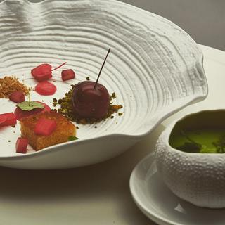 Foie gras w galaretce z porto z rabarbarem i brioszką