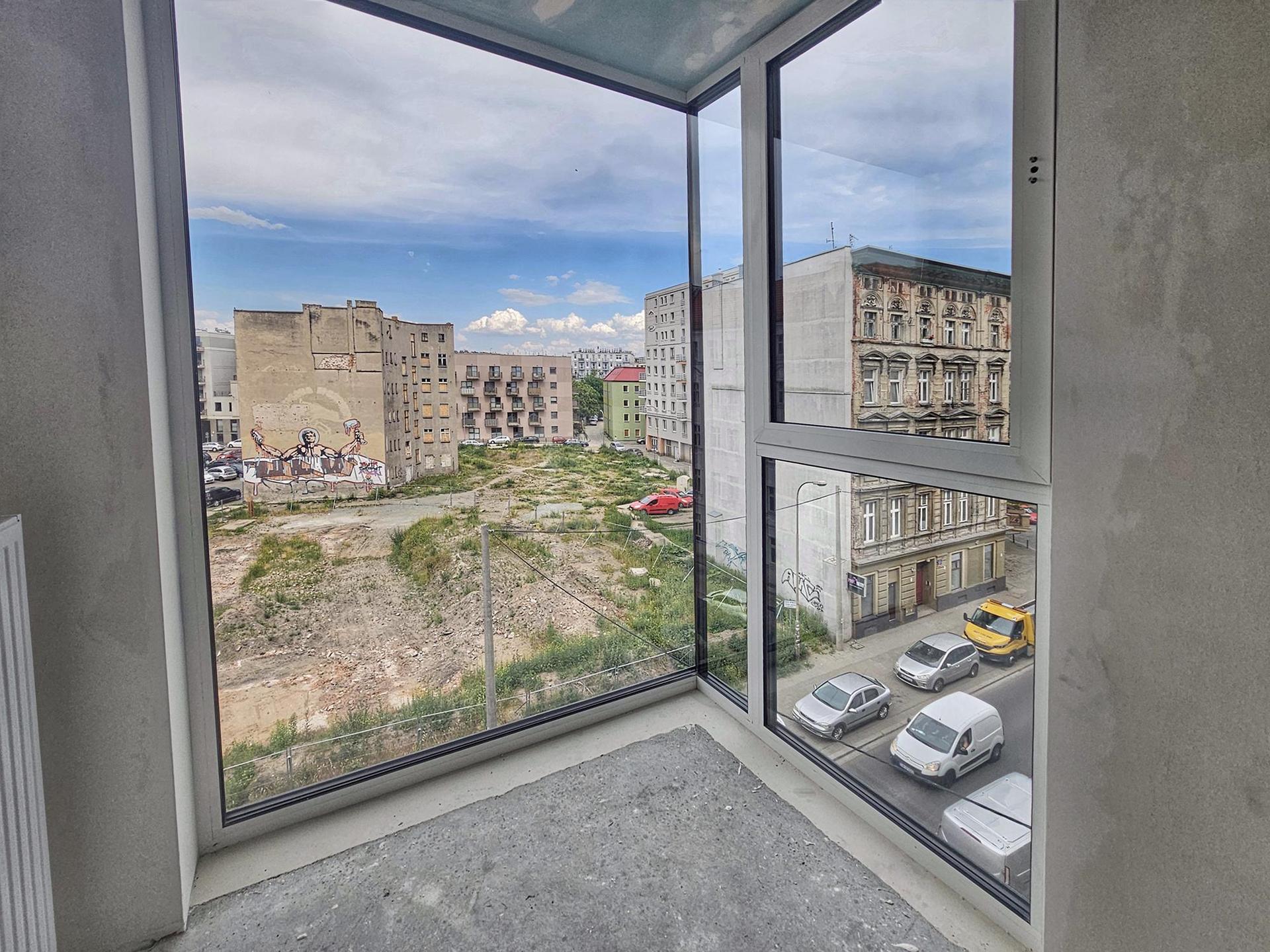 Nowa Kurkowa we Wrocławiu - zdjęcia elewacji i wnętrz budynku w trakcie prac wykończeniowych