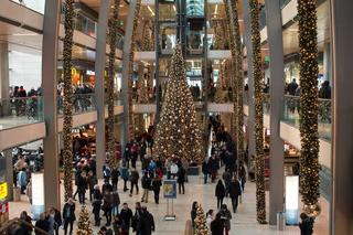 Przedświąteczne zakupy zamiast magii Świąt, wywołują złość i agresję