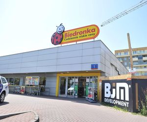 Szokujące sceny w Biedronce! Klient z ukrycia nagrał, co wyprawia się w sklepie [WIDEO]