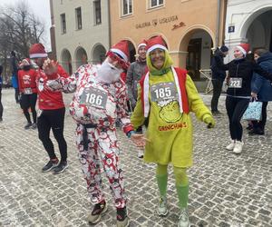 Bieg Mikołajów w Olsztynie 2023. Kilkaset osób pobiegło dla dzieci. Zobaczcie zdjęcia!