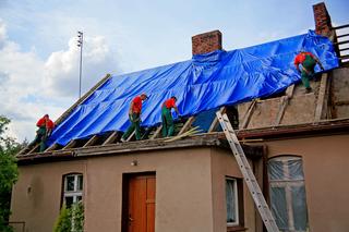 Kiedy remont dachu wymaga zgłoszenia, a kiedy pozwolenia na budowę?