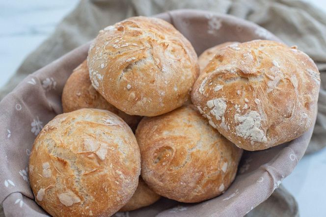 tradycyjne bułki pszenne