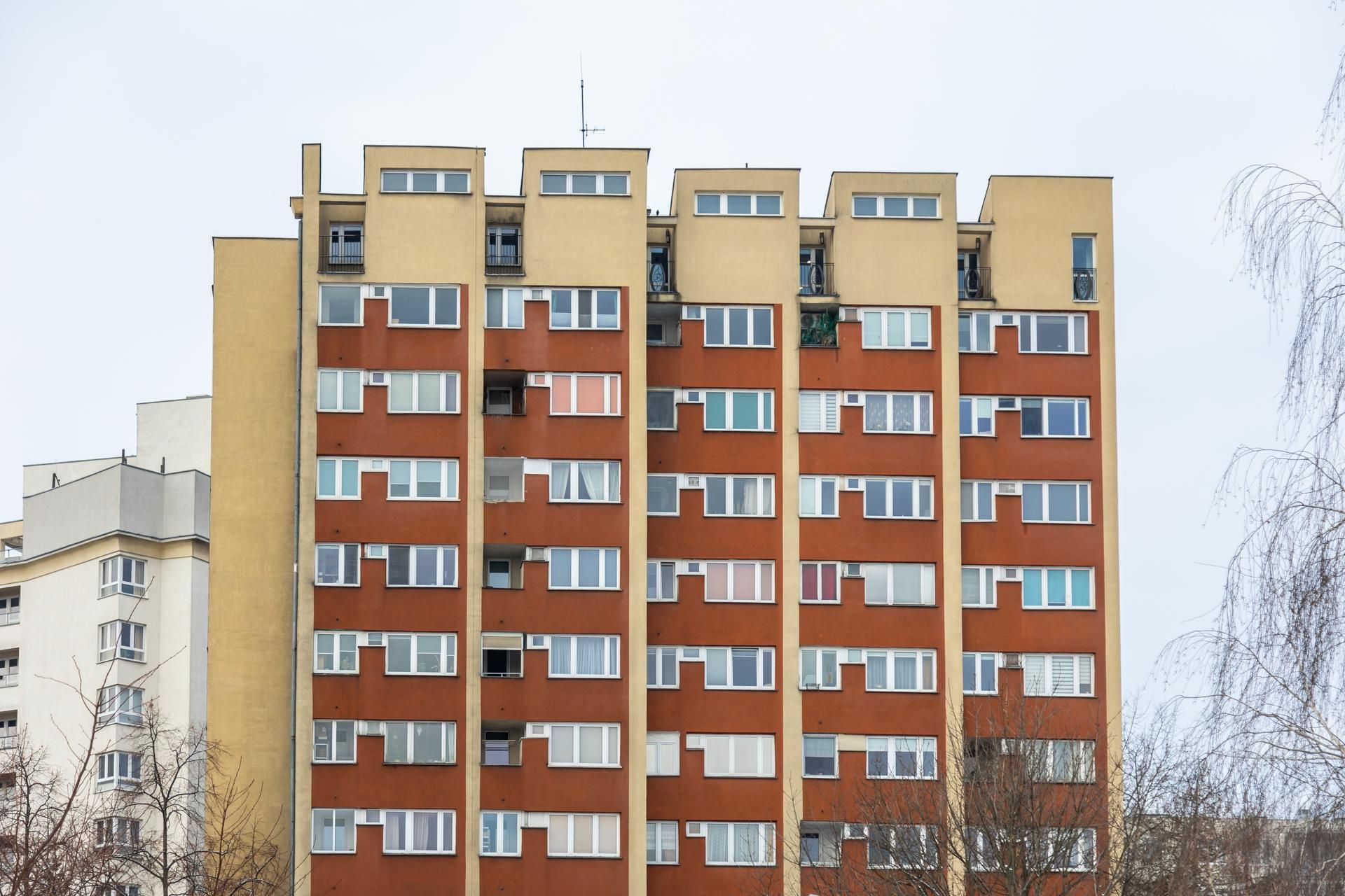 "Dom samotnych" na Etiudy Rewolucyjnej 9 w Warszawie