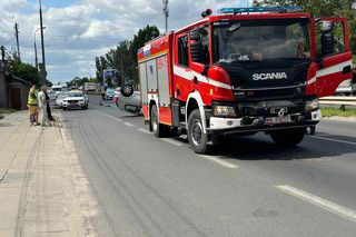 Dachowanie w Markach. Dwie osoby ranne, w tym dziecko