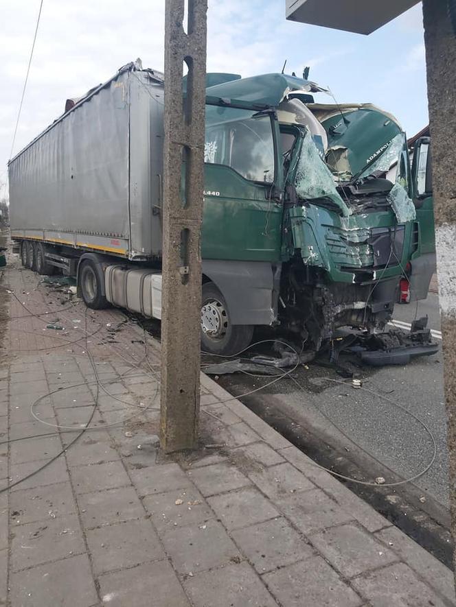 Śmiertelny wypadek w Suchowoli. Zginął kierowca ciężarówki [ZDJĘCIA]