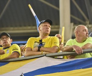 Sektor gości podczas finału PGE Ekstraligi. Zdjęcia kibiców Orlen Oil Motoru Lublin z Motoareny w Toruniu