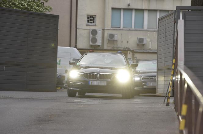 Premier Mateusz Morawiecki opuszcza siedzibę PiS