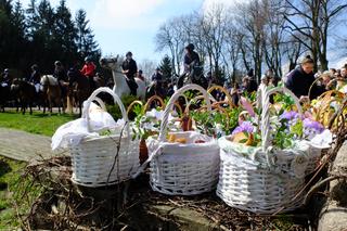 Przyjechali konno ze święconkami 