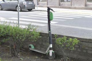 Burmistrz Woli chce zrobić porządek z hulajnogami elektrycznymi. To dla bezpieczeństwa