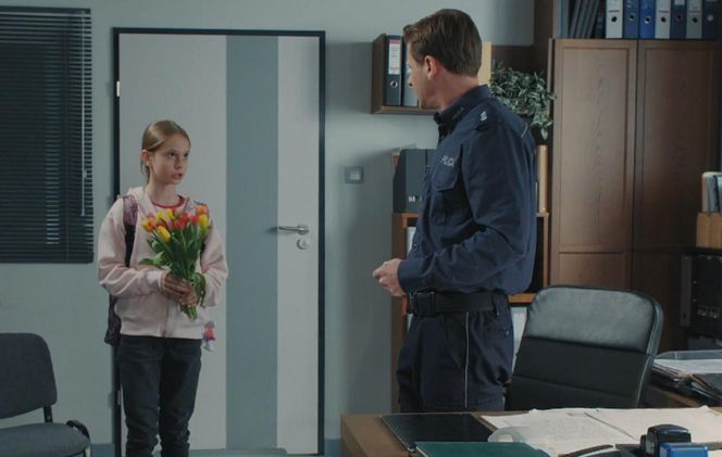 M jak miłość odc. 1886. Adam Karski (Patryk Szwichtenberg), Hania (Wiktoria Basik)