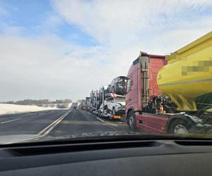 Rośnie frustracja kierowców tirów czekających na wyjazd z Polski do Ukrainy