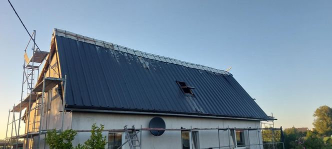 Rodzina z dwultenim synkiem straciła wszystko. Pożar wybuchł podczas remontu dachu