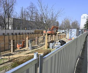 Deweloper buduje apartamentowiec tuż pod ich oknami. „Ten blok zasłoni nam świat”