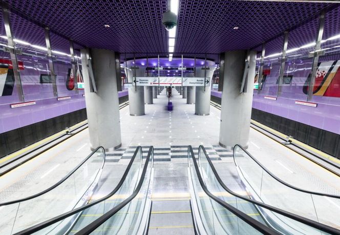 Metro w Warszawie już wozi pasażerów, ale wciąż są drążone nowe linie