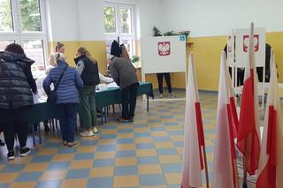 Tak wyglądają wybory w Olsztynie. Mieszkańcy poszli oddać swoje głosy [ZDJĘCIA]
