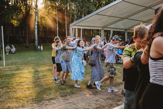 Festiwal Życia w Kokotku trwa. To chrześcijański Woodstock ZDJĘCIA 