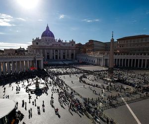 Z OSTATNIEJ CHWILI: Rozpoczęło się konklawe 2025 – kardynałowie złożyli przysięgę w Kaplicy Sykstyńskiej