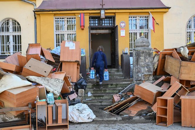 Szok, złość i płacz w Lądku-Zdroju. Miasto w niczym nie przypomina uzdrowiska [ZDJĘCIA]