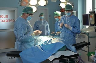 Pierwsza miłość, odcinek 4047: operacja Jakuba Wenerskiego (Przemysław Sadowski)