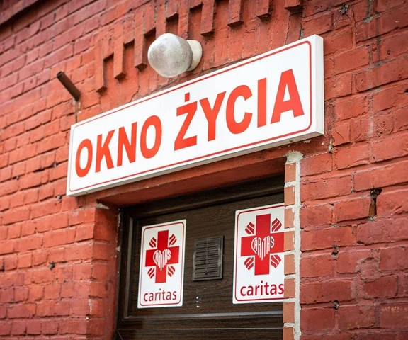 Pozostawili dziecko w oknie życia. Chłopiec ma dwa lata